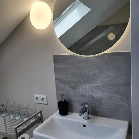 Fredi Apartment, Moderne Ruhige Wohnung, Nur 4 Km Von Der A2 Leopoldshohe