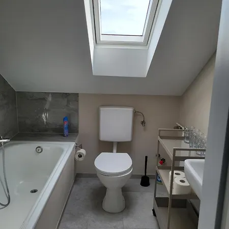 Fredi Apartment, Moderne Ruhige Wohnung, Nur 4 Km Von Der A2 Apartamento *