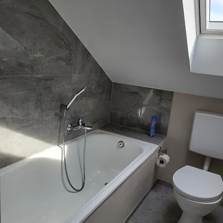 Fredi Apartment, Moderne Ruhige Wohnung, Nur 4 Km Von Der A2 *