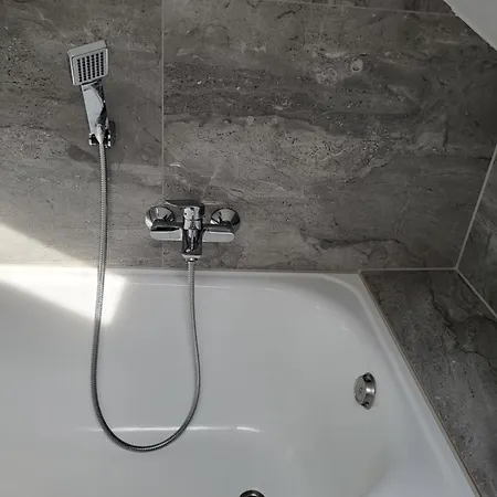 Apartamento Fredi Apartment, Moderne Ruhige Wohnung, Nur 4 Km Von Der A2 *